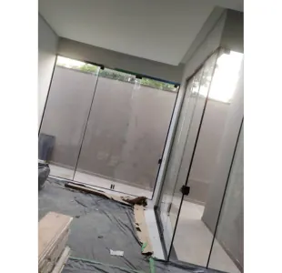 Porta em vidro temperado