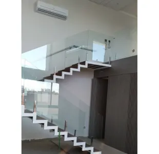 Guarda corpo em vidro