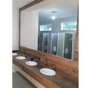 Espelho com acabamento refinado